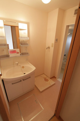 【洗面所】 | イーストコート | ゆったりとスペースのある洗面所