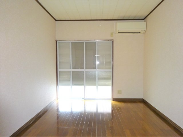 サンハイツの洋室