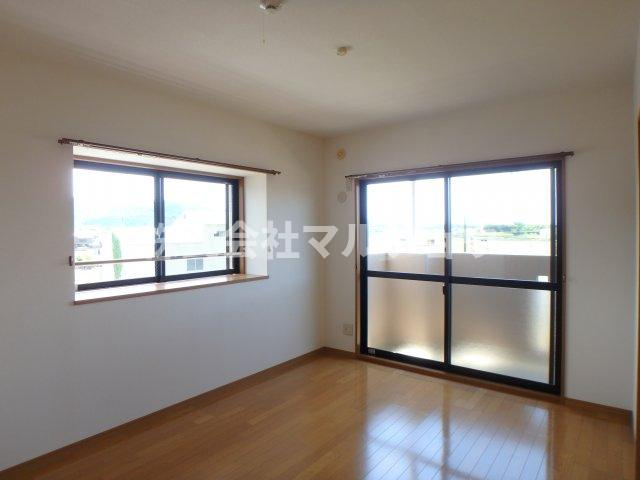 コーポラス・栄の洋室|コンパクトで使いやすい洋室です