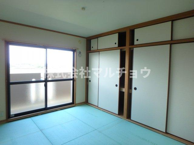 コーポラス・栄の和室|明るい和室です