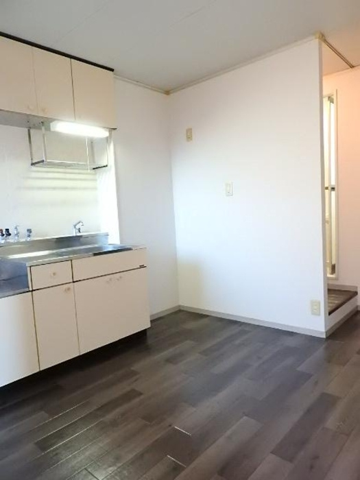 泉大津市池浦町４丁目のハイツの居間・リビング|ゆったり過ごせる居間です