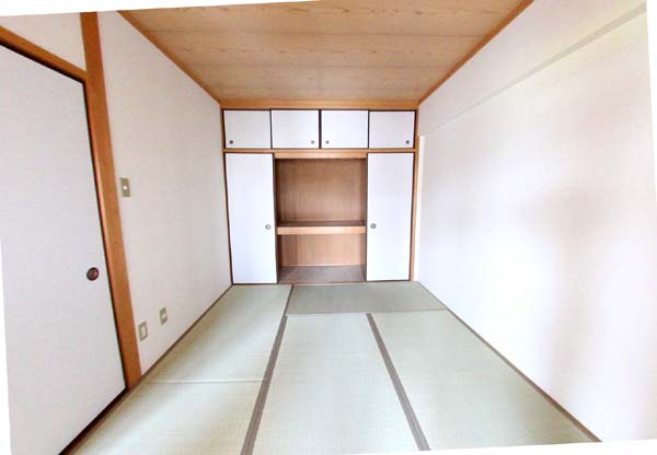 泉大津市池浦町３丁目の賃貸マンションの和室|和室ならではの温かな和の空間で寛ぎの時間を過ごせます