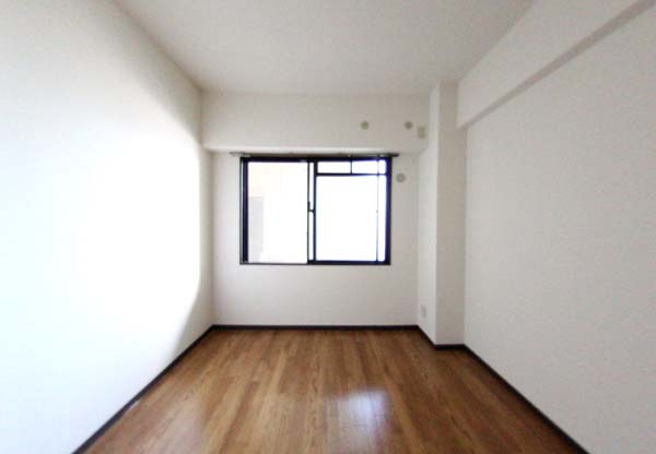 泉大津市池浦町３丁目の賃貸マンションの居間・リビング|ゆったりとした居間です