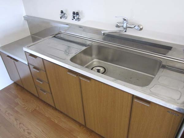 泉大津市池浦町３丁目の賃貸マンションのキッチン|コンパクトなキッチンで掃除もラクラク