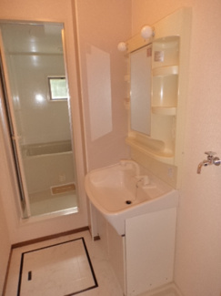 【洗面所】 | メゾンドール　A | 明るい洗面所です