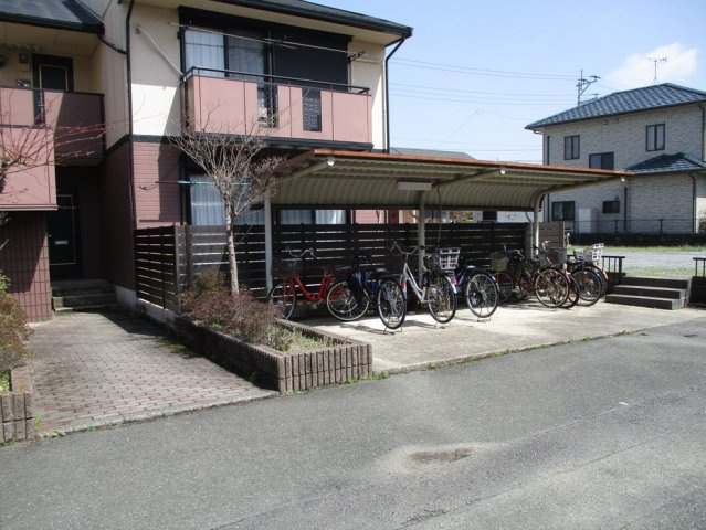 シャルムⅡ【キャッシュバック対象物件】のエントランス|清潔なエントランスです