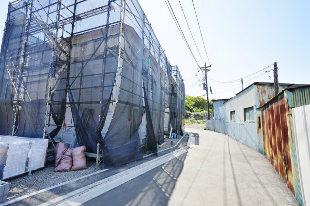 ひな壇立地につき日当たり良好♪カースペース1～2台。保土ヶ谷区今井町　全６棟新築戸建ての外観|建物は2021年6月完成予定です