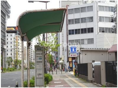 【周辺】 | シャルマン新大阪 | マンション前には「バス停」と「コンビニ」があります。