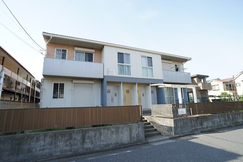 パルメゾンの外観|前面道路より一段高く、人の目も気にならない！