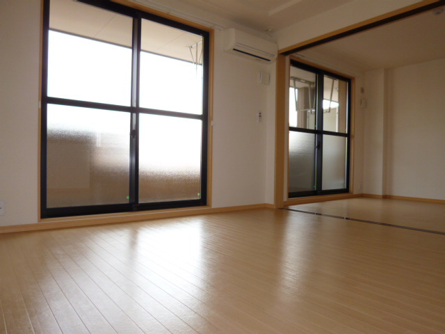 スターマンション神田の居間・リビング|１３.２帖