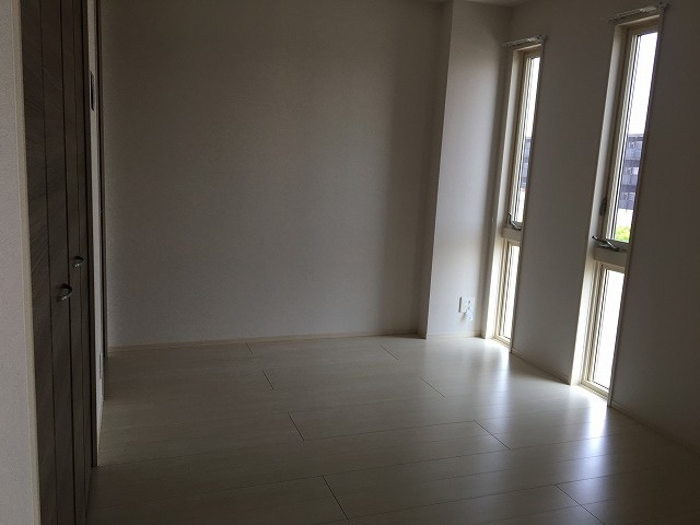 オッツ梅満の洋室