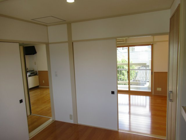 山本ビルの洋室