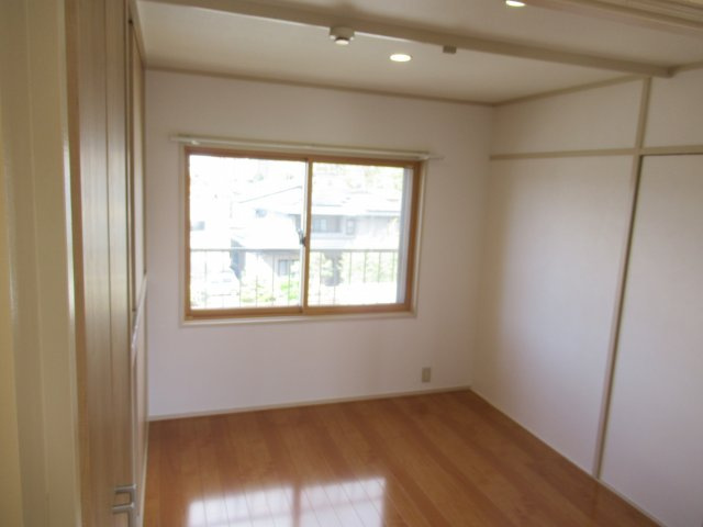 山本ビルの洋室
