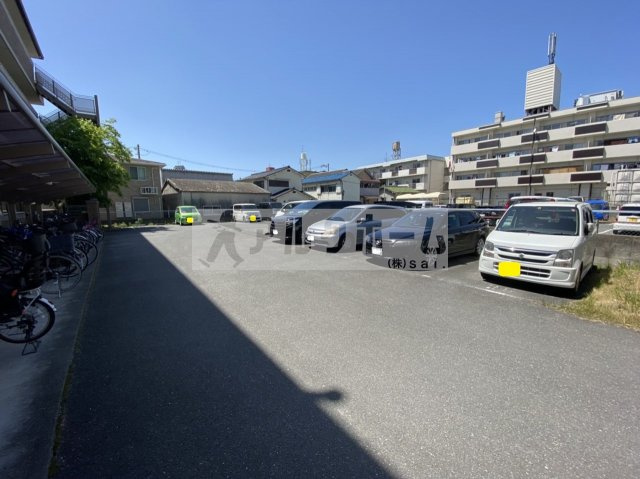 イングランドアヴェニューの駐車場