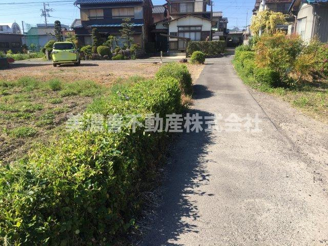 ５６６７８　関市平賀町土地の前面道路含む現地写真