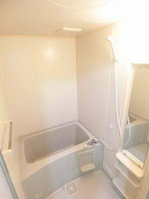 【浴室】 | グリーンハイツC | 清潔感のある浴室です♪ゆったりお風呂に浸かって一日の疲れもすっきりリフレッシュできますね☆