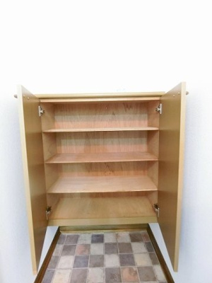 【玄関】 | グリーンハイツC | シューズボックス付きで玄関すっきり片付きます！上に写真やかわいい小物を置けるので、玄関を華やかに飾れますね♪