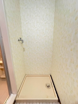 【設備】 | グリーンハイツC | 洗面所にある室内洗濯機置き場です♪室内に置けるので洗濯機が傷みにくい☆防水パンが付いているので万が一の漏水にも安心です！