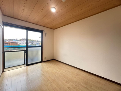 【和室】 | グリーンハイツC | 南向き和室6帖☆バルコニーに繋がる陽当たりの良いお部屋です！和室は冬場はコタツでほっこり♪夏は意外と涼しくて使い勝手がいいんですよ♪