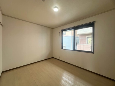 【洋室】 | グリーンハイツC | 洋室6帖☆玄関から入って右側にあるお部屋です♪子供部屋や書斎・寝室など多用途に使えそうなお部屋です♪