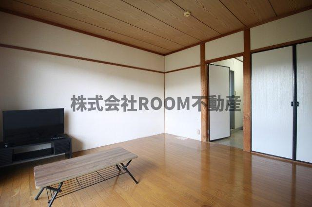 CALMEST西町（カーメスト）の居間・リビング|こちらの居間で趣味の時間をお楽しみください