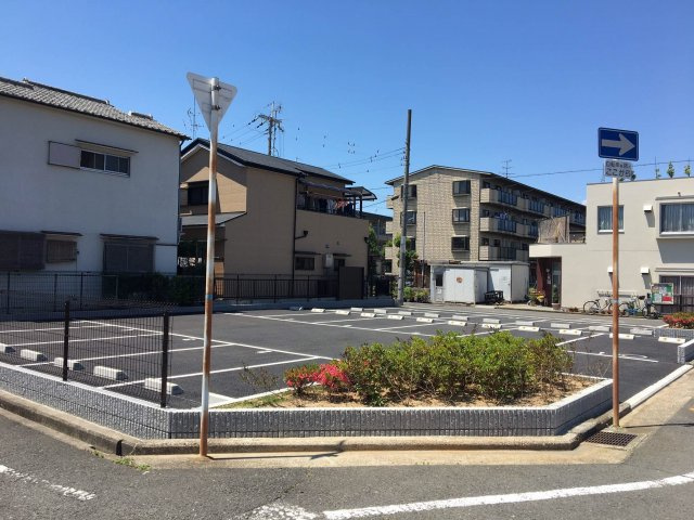 グランヴェール青山Ａ棟の駐車場