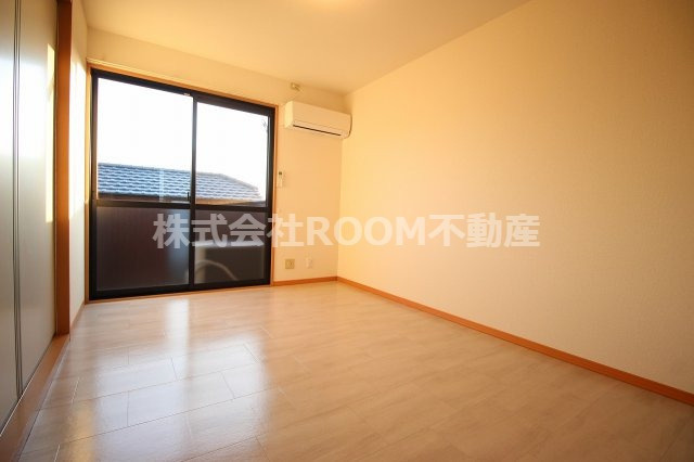 ジェネスカミムラの居間・リビング|こちらのリビングで趣味の時間をお楽しみください