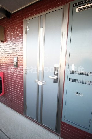 ジェネスカミムラの玄関|明るい玄関です