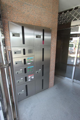 【エントランス】 | スカイコート | 宅配BOX