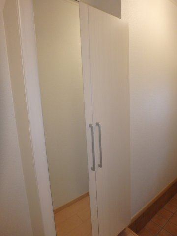 フォーリスト清水の玄関