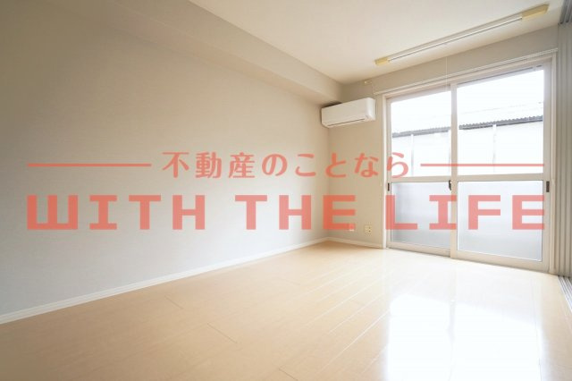 ロイヤル・レセンテ B棟【10,000円キャッシュバック対象物件】の居間・リビング|居間です