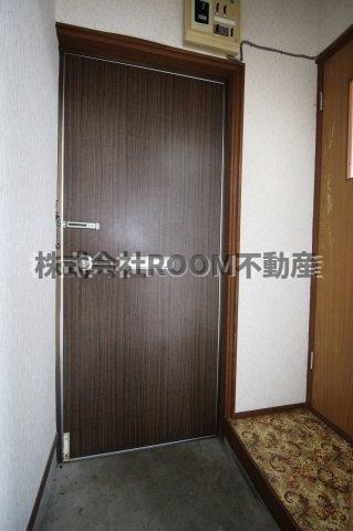 ガーデンMJの玄関|明るい玄関です