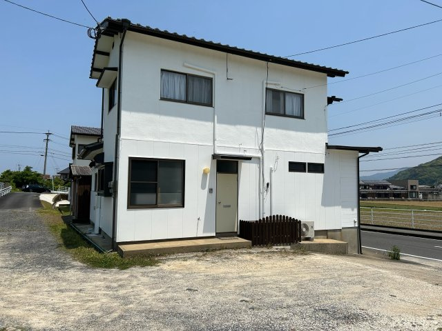 鏡借家の外観