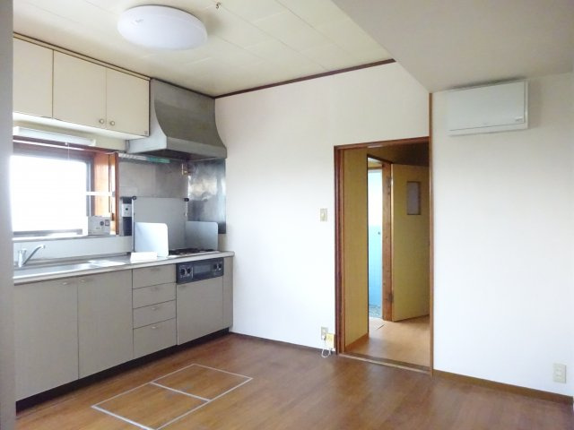 鏡借家のキッチン