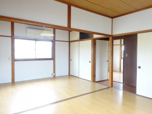 鏡借家の洋室