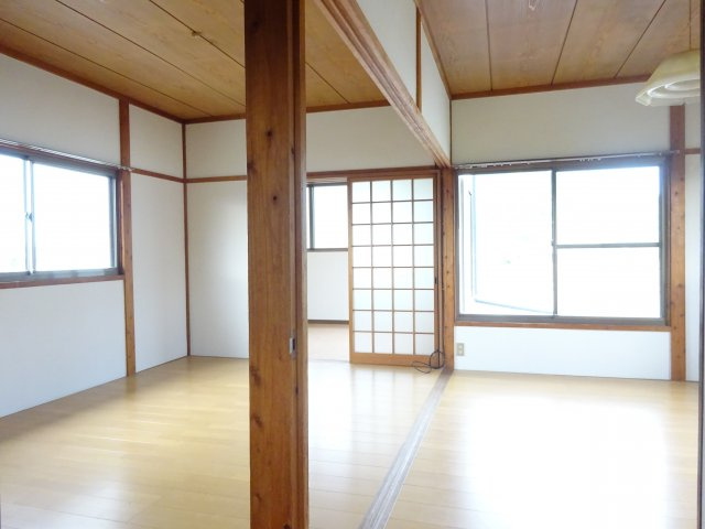 鏡借家の洋室