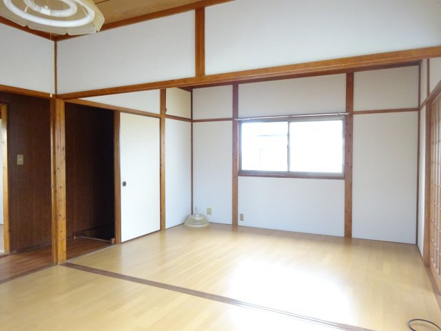 鏡借家の洋室