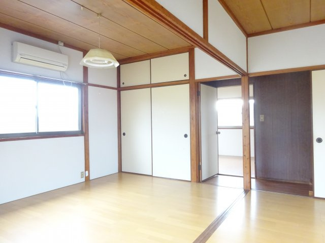 鏡借家の洋室