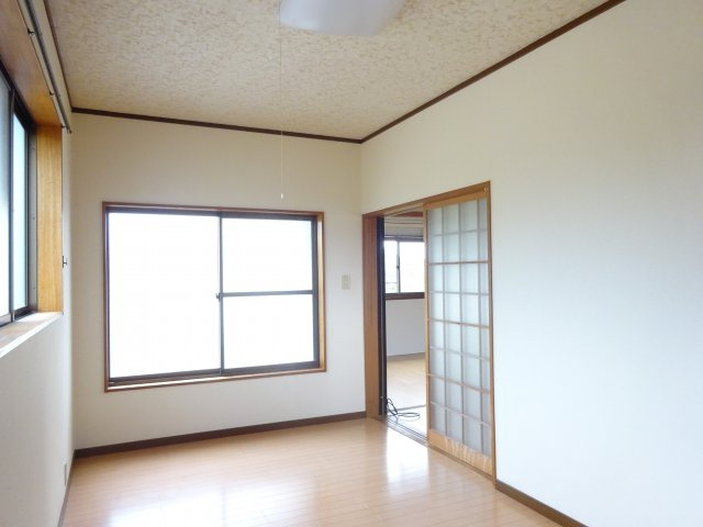 鏡借家の洋室