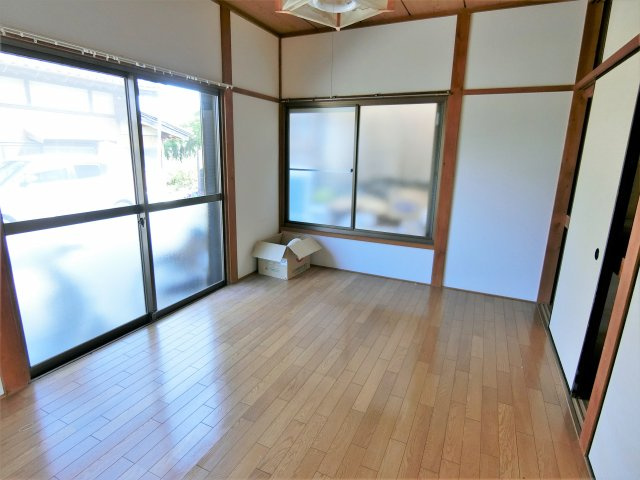 東金中野638貸家2号棟の洋室
