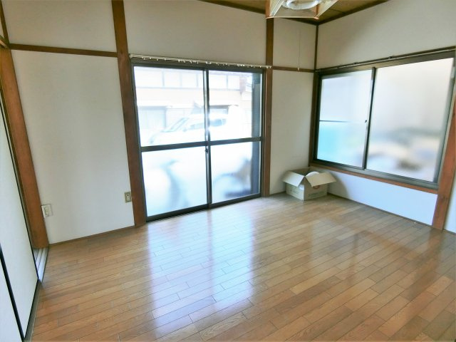 東金中野638貸家2号棟の洋室