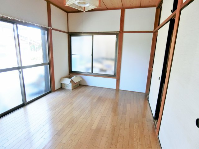 東金中野638貸家2号棟の洋室