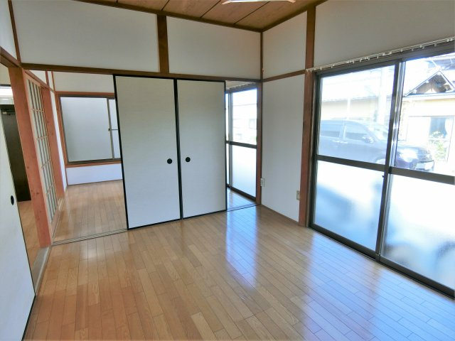 東金中野638貸家2号棟の洋室