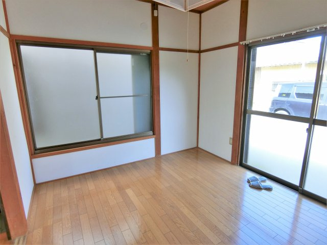 東金中野638貸家2号棟の洋室