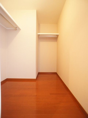 【収納】 | 石原貸家 | ウォークインクロゼット付きでお部屋はスッキリ♪