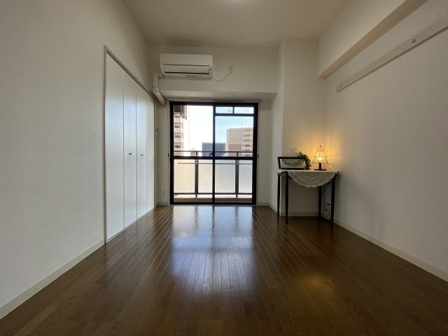 【洋室】 | ル・ムーブル井村 | 天井高の洋室