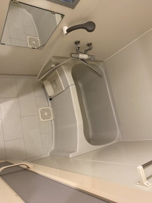 【浴室】 | ル・ムーブル井村 | お風呂に窓があります。