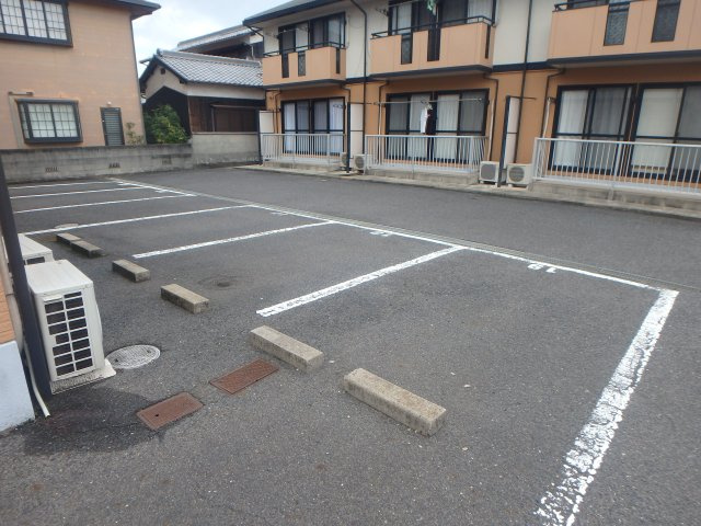 シャンポール日吉Ｂの駐車場|日吉町　シャンポール日吉　2ＬDK　駐車場