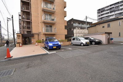【駐車場】 | 日榮ハイム鶴見 | 平置き駐車場です。
