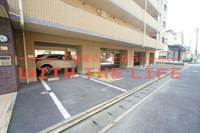 オリーヴァ日ノ出【キャッシュバック対象物件】の駐車場|駐車場に車を止められます